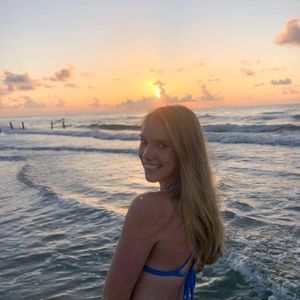 Meet your Posher, Julianna